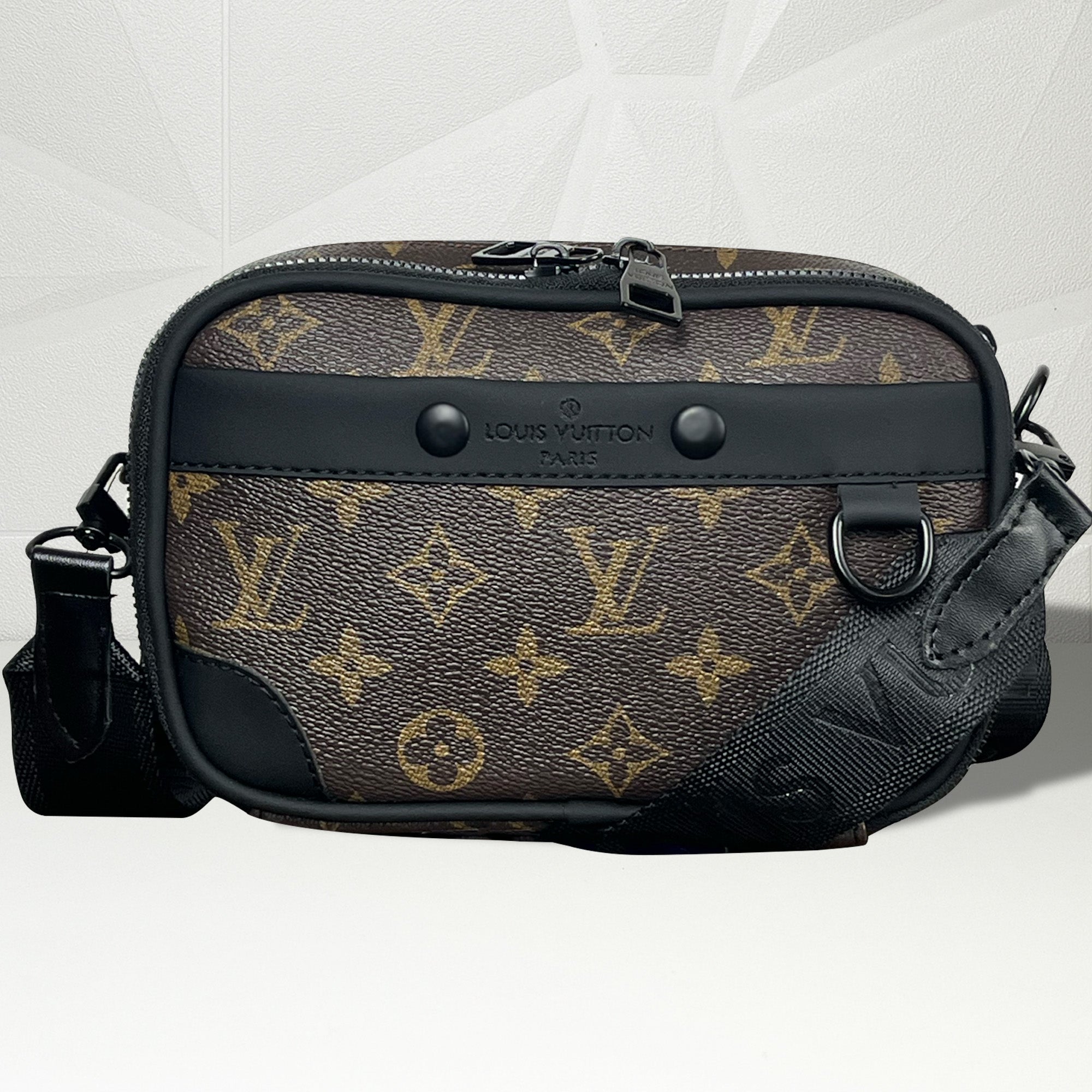 LV Crossbody Sacoche – Élégance et Style