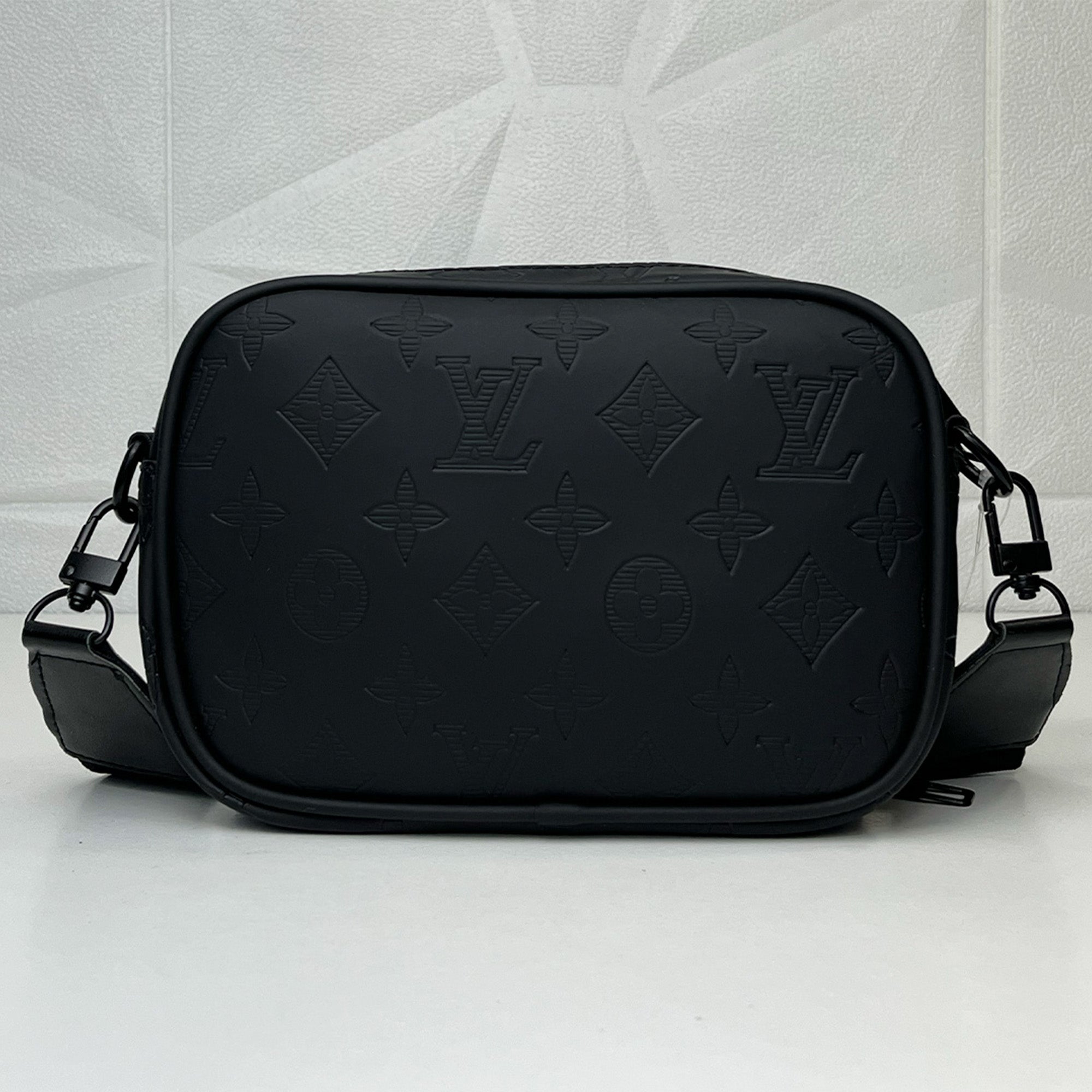 LV Crossbody Sacoche – Monogram Noir